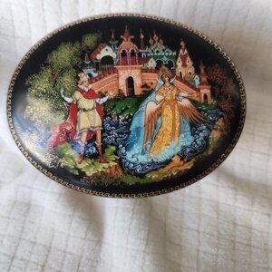Vintage Palech Porcelain Trinket box, Russian Art Pristine
